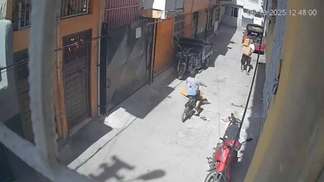 Adana’da Kartonun Altına Giren Çocuk Ölümden Döndü! O Anlar Kamerada 1